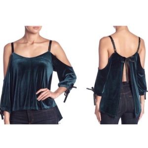 NWT Romeo & Juliet Couture dark green cold shoulder top / S/M